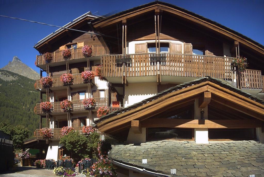 Hotel Vallee De Конье Экстерьер фото