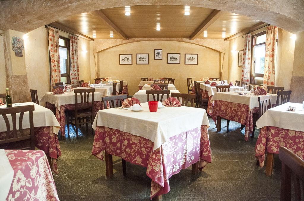 Hotel Vallee De Конье Экстерьер фото